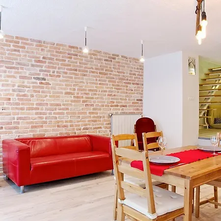 Unique Ping-pong Family Duplex In The Heart Of City Apartment *